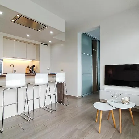 Schöne 1-zimmer-wohnung In Apartment